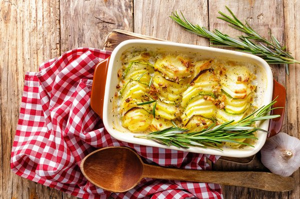 Quelle est la technique pour un gratin de chou-fleur à la béchamel et fromage gratiné ?