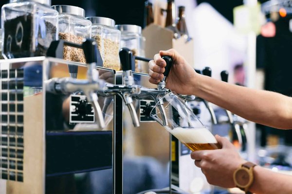 Dégustation authentique : Zoom sur la location de tireuse à bière à Paris